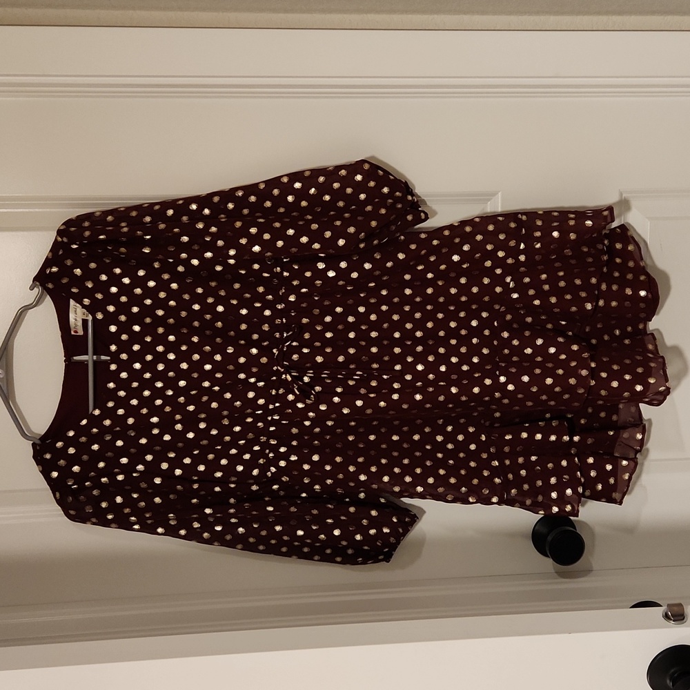 Worn 1 time maroon dress with gold circles and tie waste